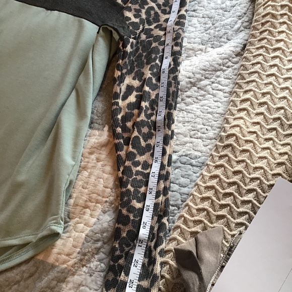 Boutique Lovely J knit sage/leopard prInt top - Picture 9 of 9